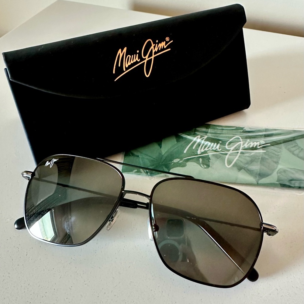 NWOT Maui Jim aviator sunglasses (Mano model)